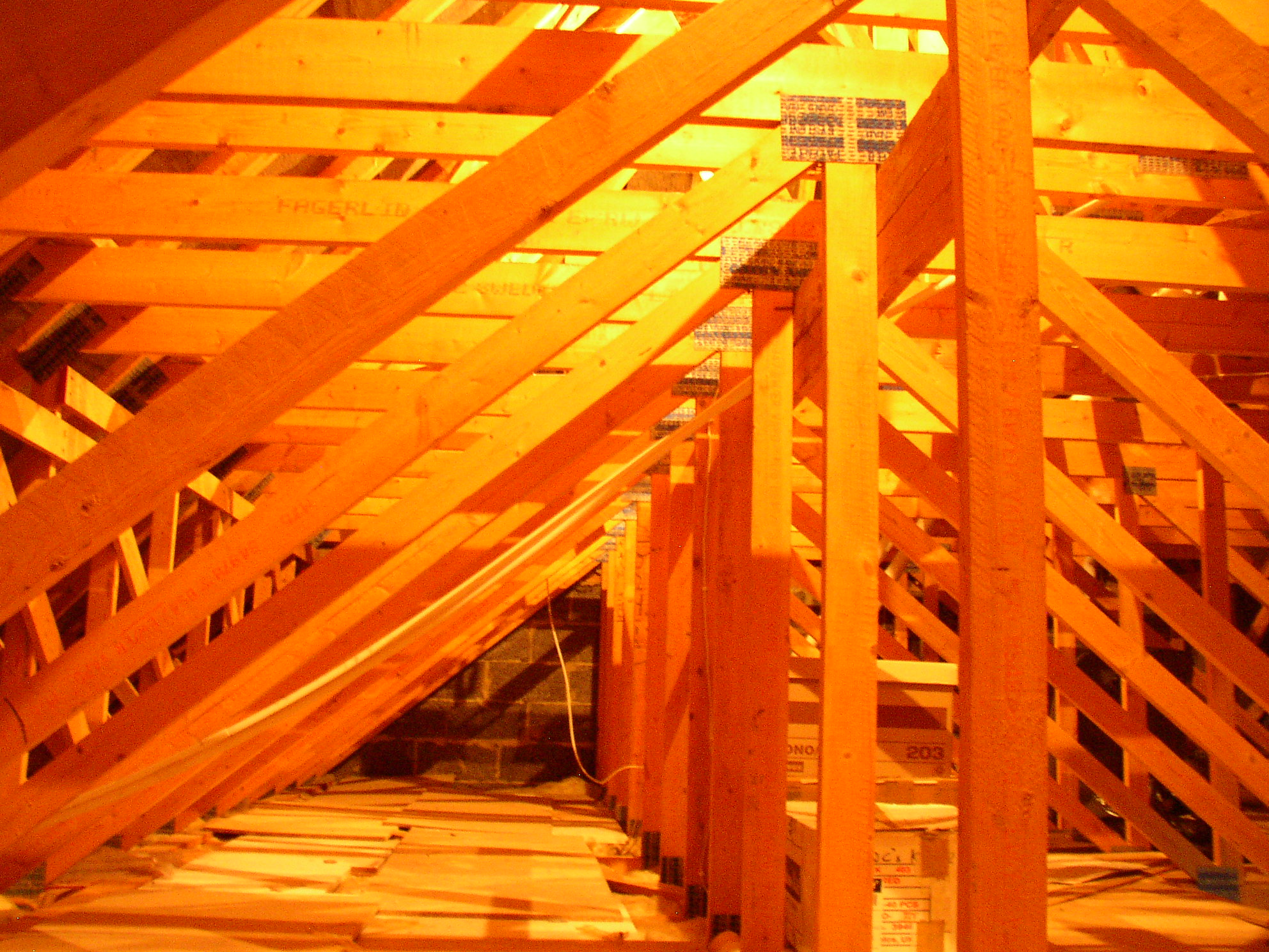 Roof with truss rafters